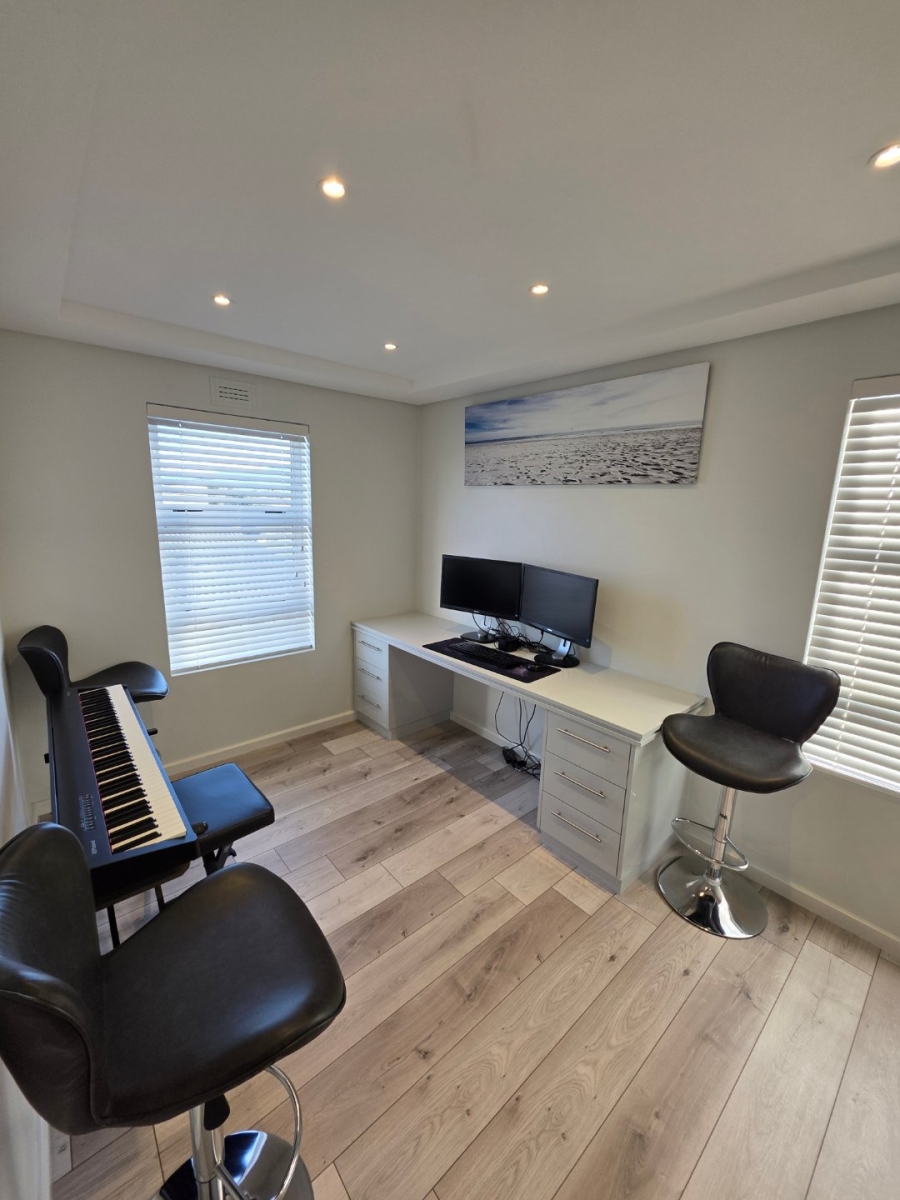 2 Bedroom Property for Sale in Lansdowne Western Cape